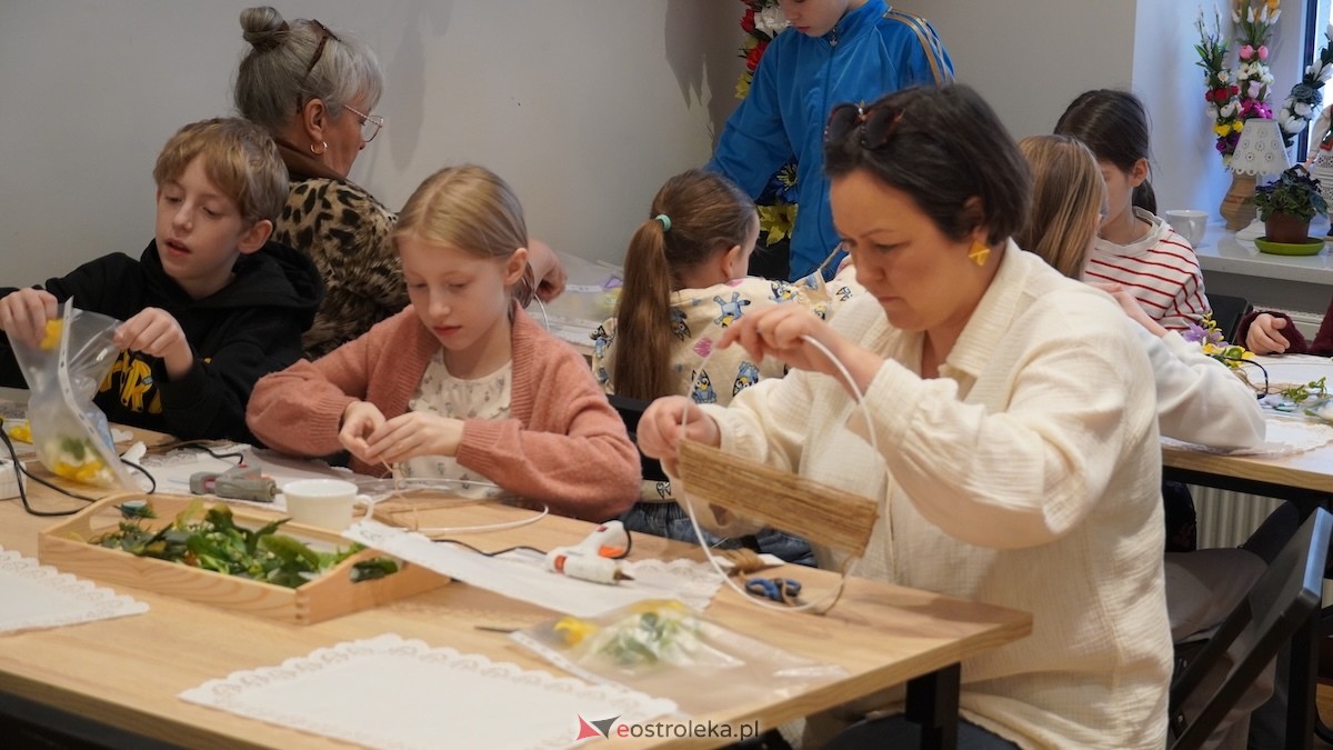 Warsztaty Wiosenne wianki w Muzeum Kultury Kurpiowskiej [08.03.2026] - zdjęcie #8 - eOstroleka.pl