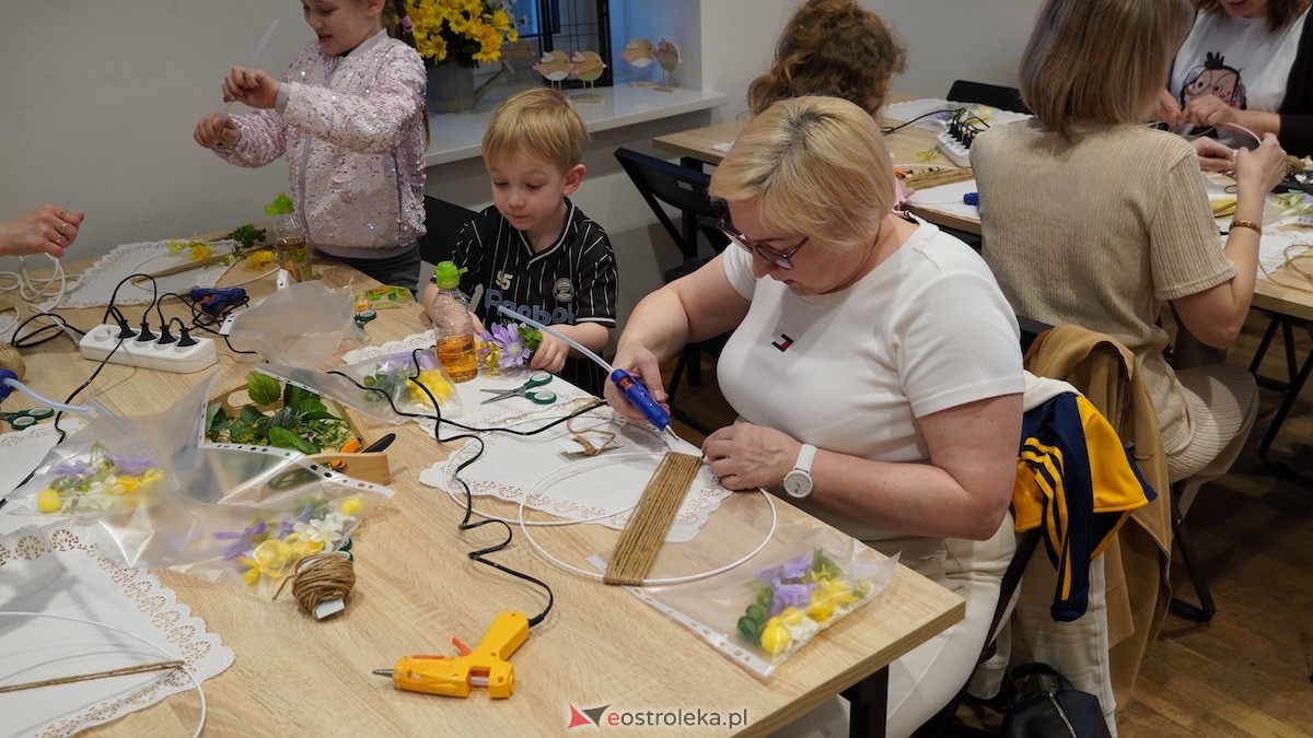Warsztaty Wiosenne wianki w Muzeum Kultury Kurpiowskiej [08.03.2026] - zdjęcie #5 - eOstroleka.pl