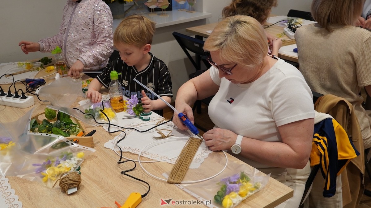 Warsztaty Wiosenne wianki w Muzeum Kultury Kurpiowskiej [08.03.2026] - zdjęcie #4 - eOstroleka.pl