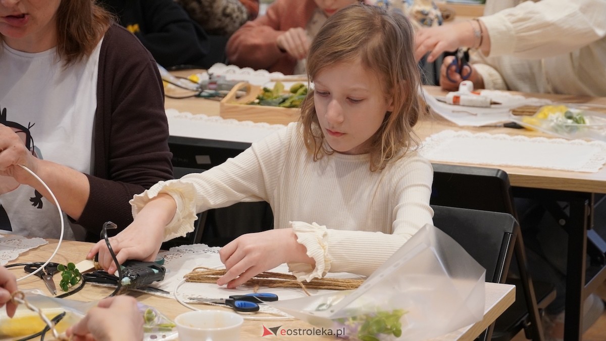 Warsztaty Wiosenne wianki w Muzeum Kultury Kurpiowskiej [08.03.2026] - zdjęcie #2 - eOstroleka.pl
