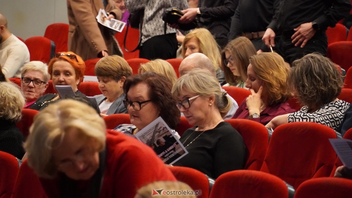 Recital Andrzeja Wiercińskiego w OCK z okazji Dnia Kobiet [08.03.2026] - zdjęcie #65 - eOstroleka.pl