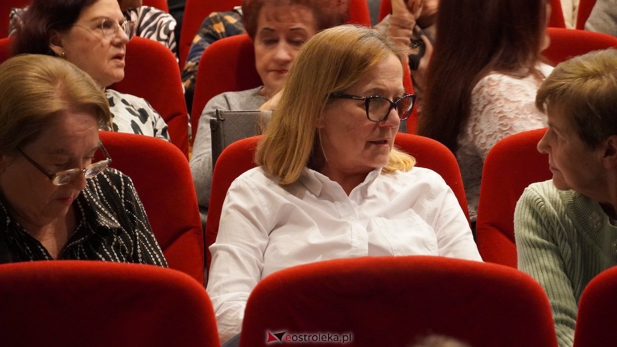Recital Andrzeja Wiercińskiego w OCK z okazji Dnia Kobiet [08.03.2026] - zdjęcie #55 - eOstroleka.pl