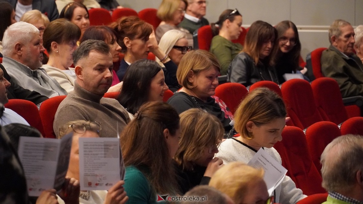 Recital Andrzeja Wiercińskiego w OCK z okazji Dnia Kobiet [08.03.2026] - zdjęcie #51 - eOstroleka.pl