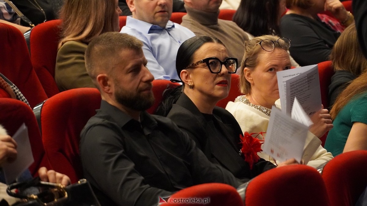 Recital Andrzeja Wiercińskiego w OCK z okazji Dnia Kobiet [08.03.2026] - zdjęcie #46 - eOstroleka.pl