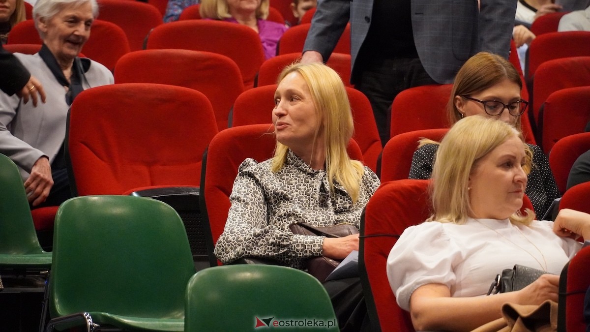 Recital Andrzeja Wiercińskiego w OCK z okazji Dnia Kobiet [08.03.2026] - zdjęcie #44 - eOstroleka.pl