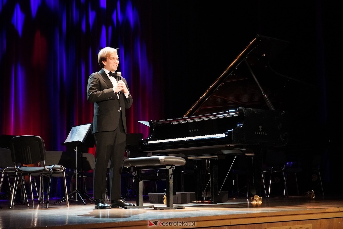 Recital Andrzeja Wiercińskiego w OCK z okazji Dnia Kobiet [08.03.2026] - zdjęcie #19 - eOstroleka.pl