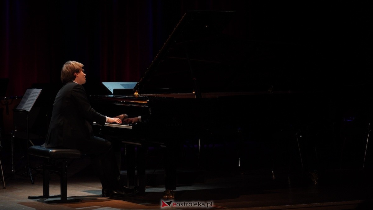 Recital Andrzeja Wiercińskiego w OCK z okazji Dnia Kobiet [08.03.2026] - zdjęcie #3 - eOstroleka.pl