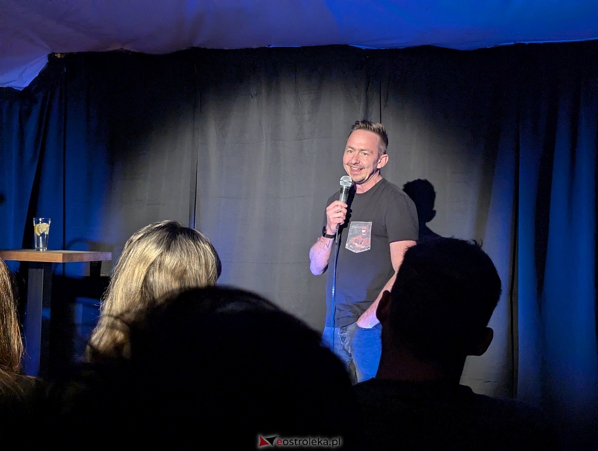 Michał Pałubski stand up w klubie Łubudu [07.03.2026] - zdjęcie #8 - eOstroleka.pl
