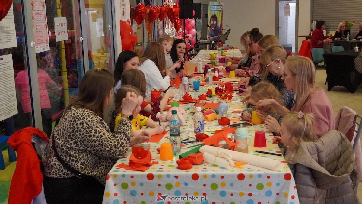 Międzypokoleniowy Dzień Kobiet w Ostrołęce [08.03.2026] - zdjęcie #36 - eOstroleka.pl
