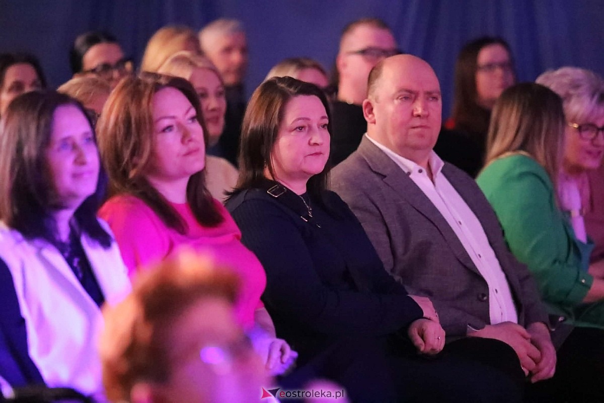 „Kobiety polskiej estrady” w Olszewie-Borkach [8.03.2026] - zdjęcie #63 - eOstroleka.pl