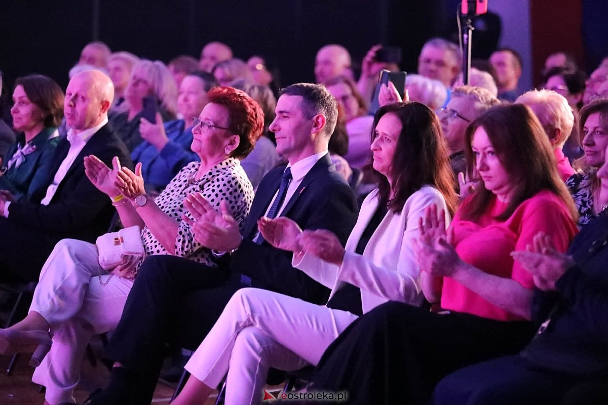 „Kobiety polskiej estrady” w Olszewie-Borkach [8.03.2026] - zdjęcie #53 - eOstroleka.pl