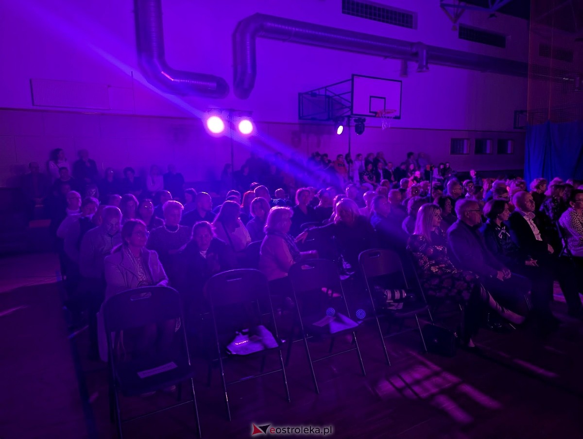 „Kobiety polskiej estrady” w Olszewie-Borkach [8.03.2026] - zdjęcie #46 - eOstroleka.pl