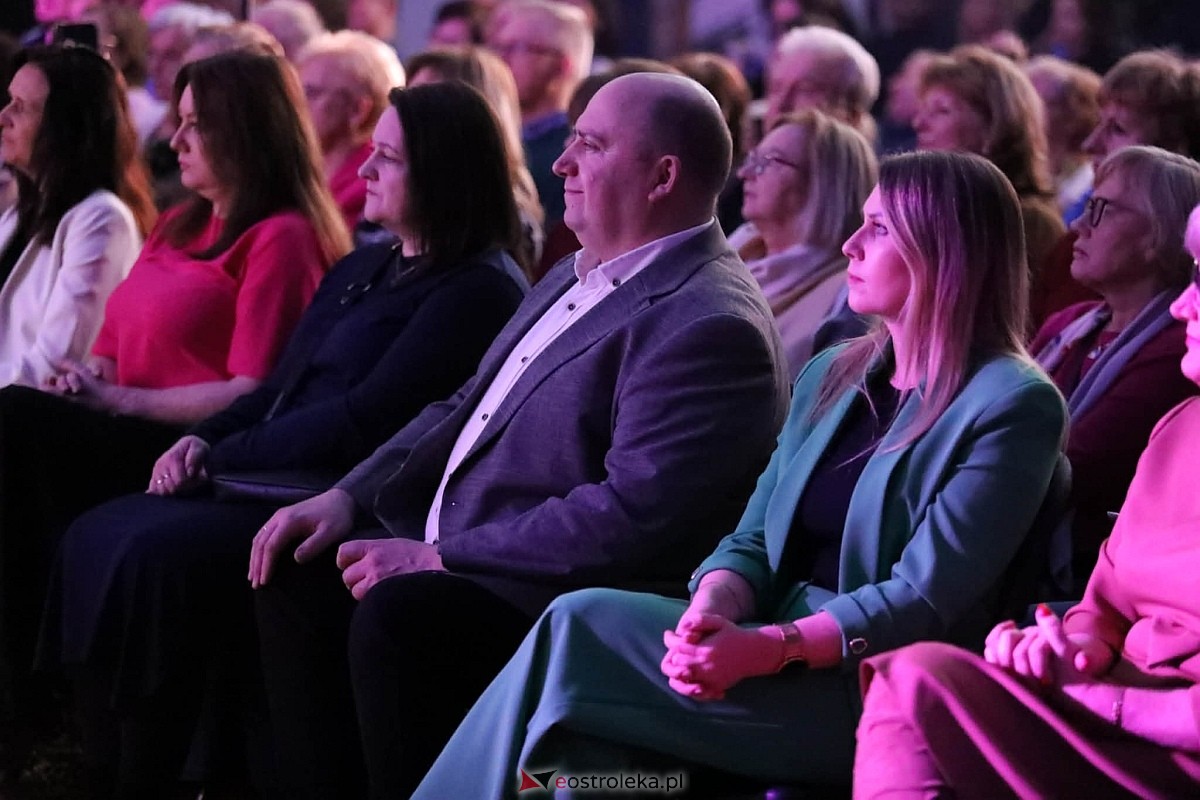 „Kobiety polskiej estrady” w Olszewie-Borkach [8.03.2026] - zdjęcie #42 - eOstroleka.pl