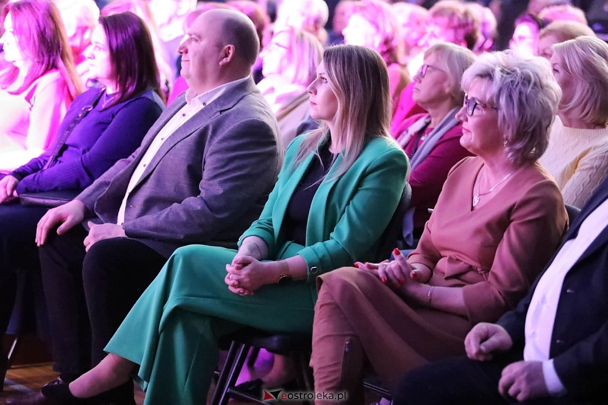 „Kobiety polskiej estrady” w Olszewie-Borkach [8.03.2026] - zdjęcie #37 - eOstroleka.pl