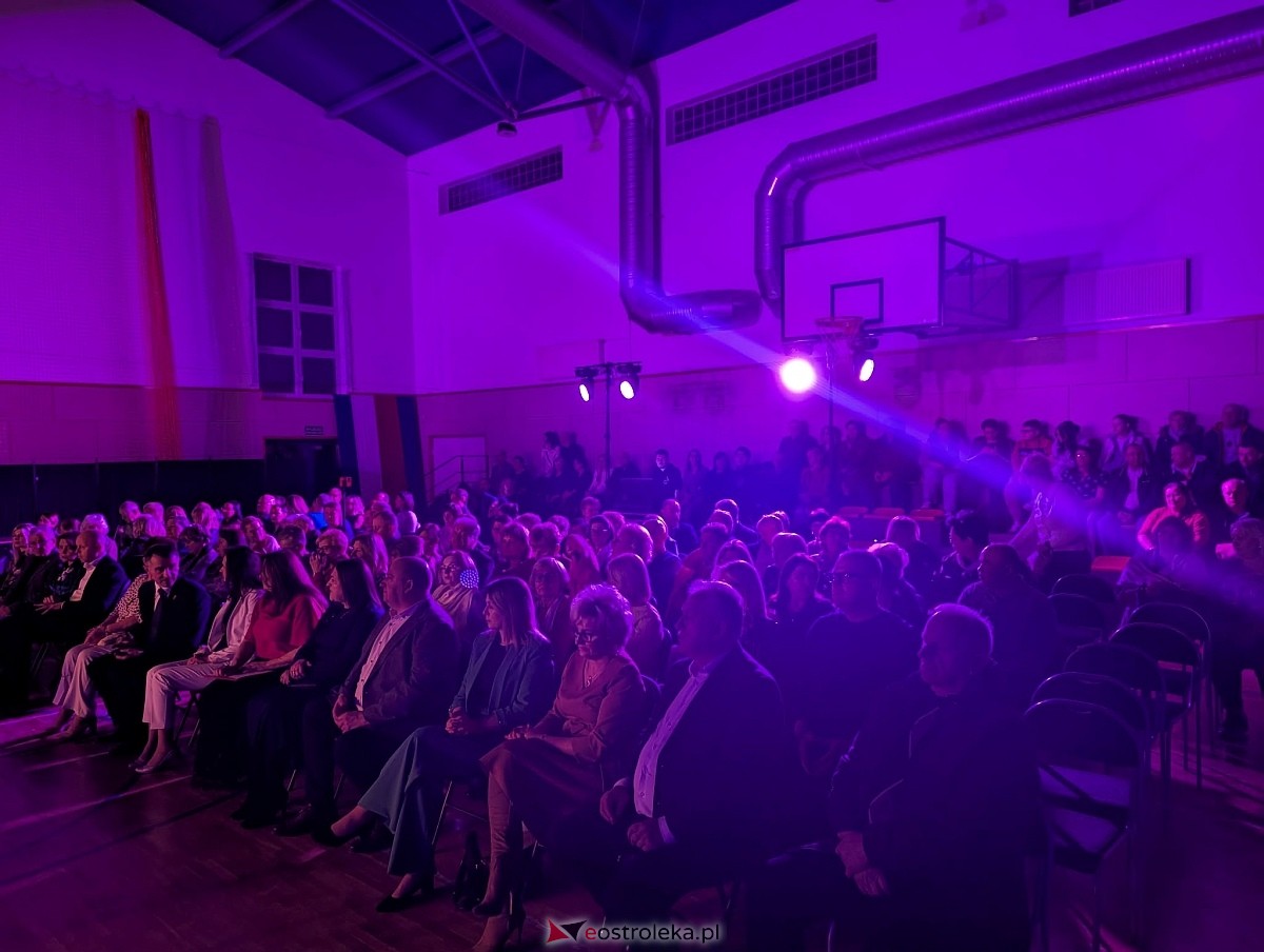 „Kobiety polskiej estrady” w Olszewie-Borkach [8.03.2026] - zdjęcie #22 - eOstroleka.pl
