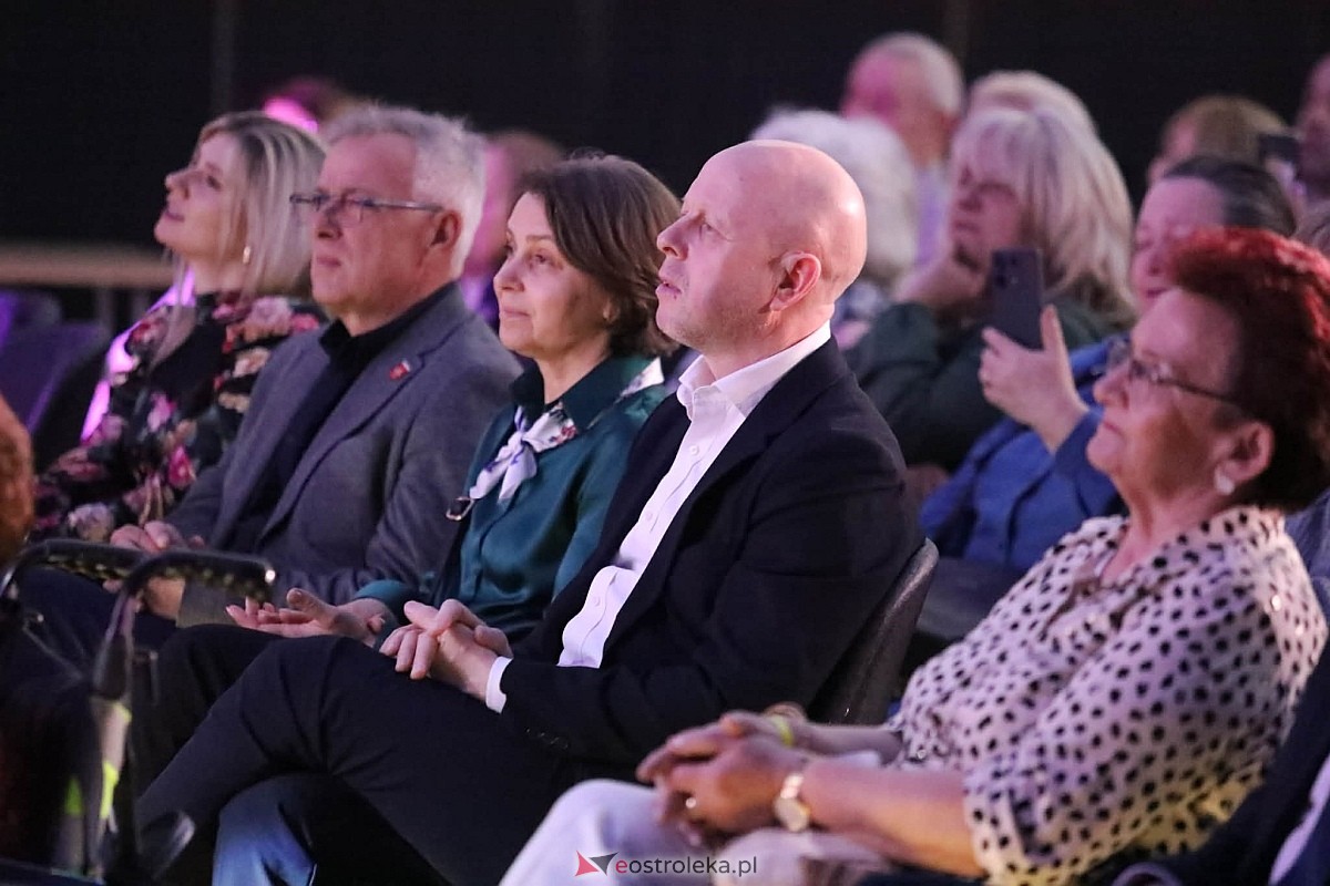 „Kobiety polskiej estrady” w Olszewie-Borkach [8.03.2026] - zdjęcie #20 - eOstroleka.pl