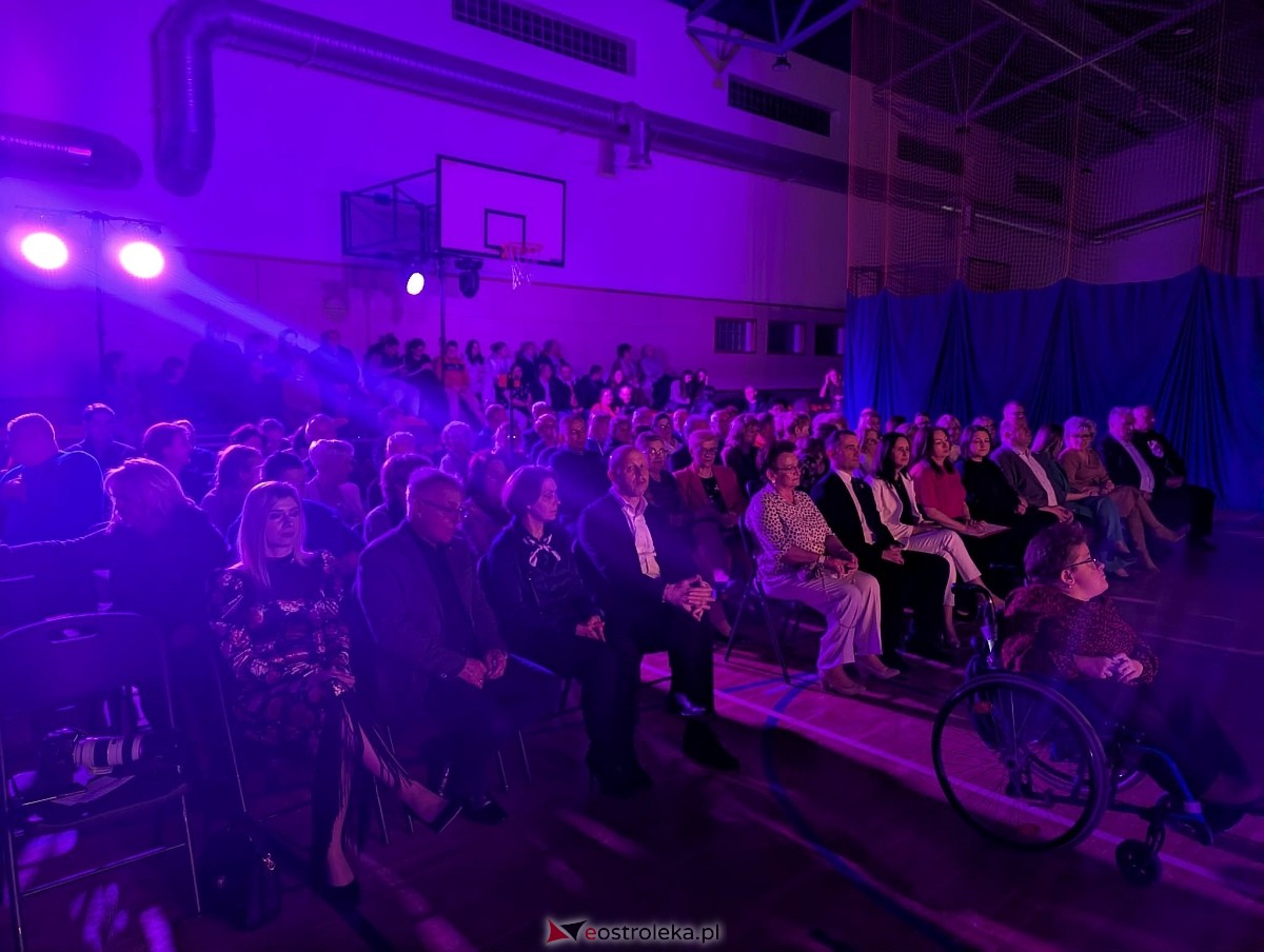 „Kobiety polskiej estrady” w Olszewie-Borkach [8.03.2026] - zdjęcie #19 - eOstroleka.pl