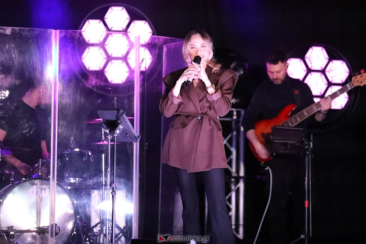 „Kobiety polskiej estrady” w Olszewie-Borkach [8.03.2026] - zdjęcie #17 - eOstroleka.pl