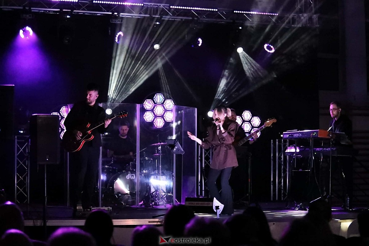 „Kobiety polskiej estrady” w Olszewie-Borkach [8.03.2026] - zdjęcie #16 - eOstroleka.pl