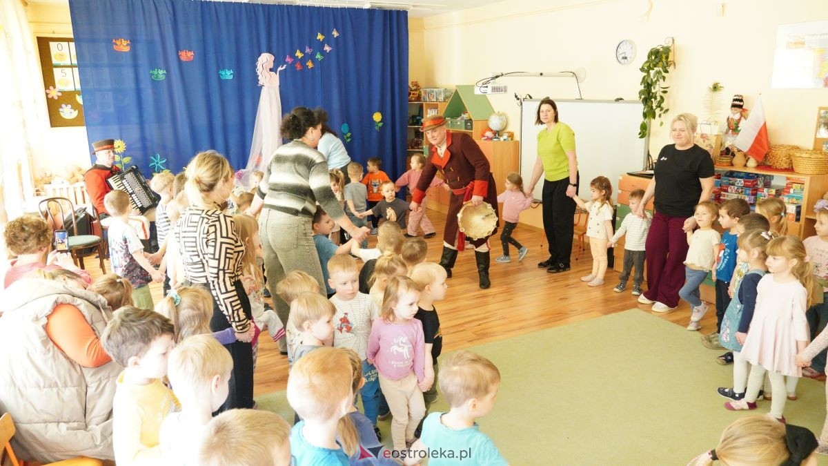 Tydzień Kultury Kurpiowskiej w PM nr 17 Kraina Misiów [10.03.2026] - zdjęcie #58 - eOstroleka.pl