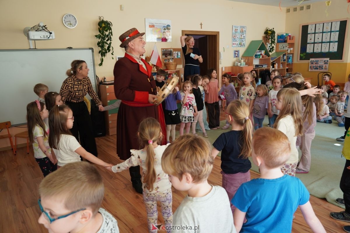 Tydzień Kultury Kurpiowskiej w PM nr 17 Kraina Misiów [10.03.2026] - zdjęcie #30 - eOstroleka.pl