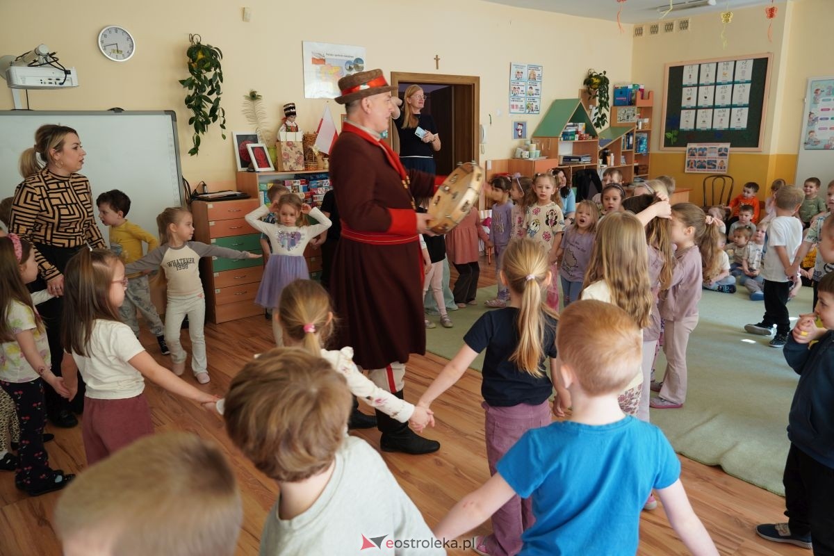 Tydzień Kultury Kurpiowskiej w PM nr 17 Kraina Misiów [10.03.2026] - zdjęcie #29 - eOstroleka.pl