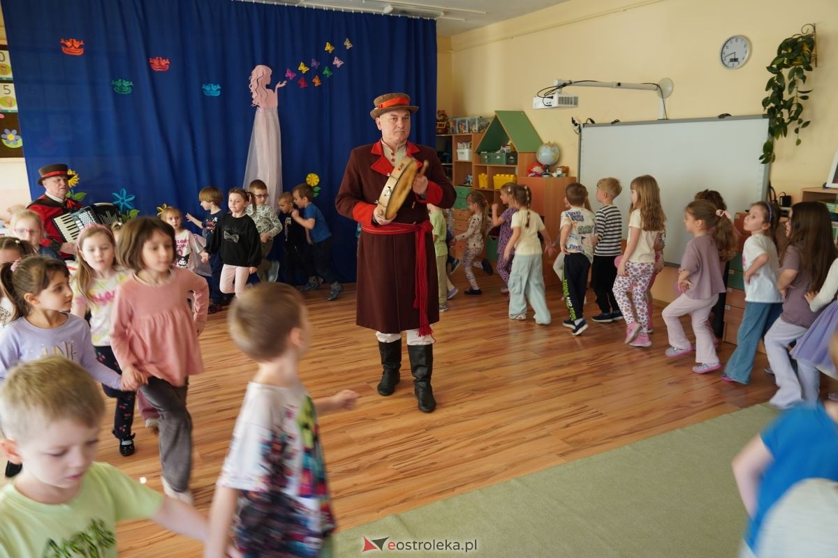 Tydzień Kultury Kurpiowskiej w PM nr 17 Kraina Misiów [10.03.2026] - zdjęcie #15 - eOstroleka.pl