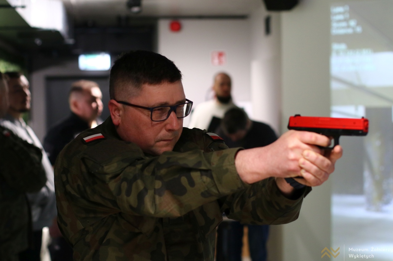 Finał Turnieju Strzeleckiego w Muzeum Żołnierzy Wyklętych [10.03.2026] - zdjęcie #28 - eOstroleka.pl
