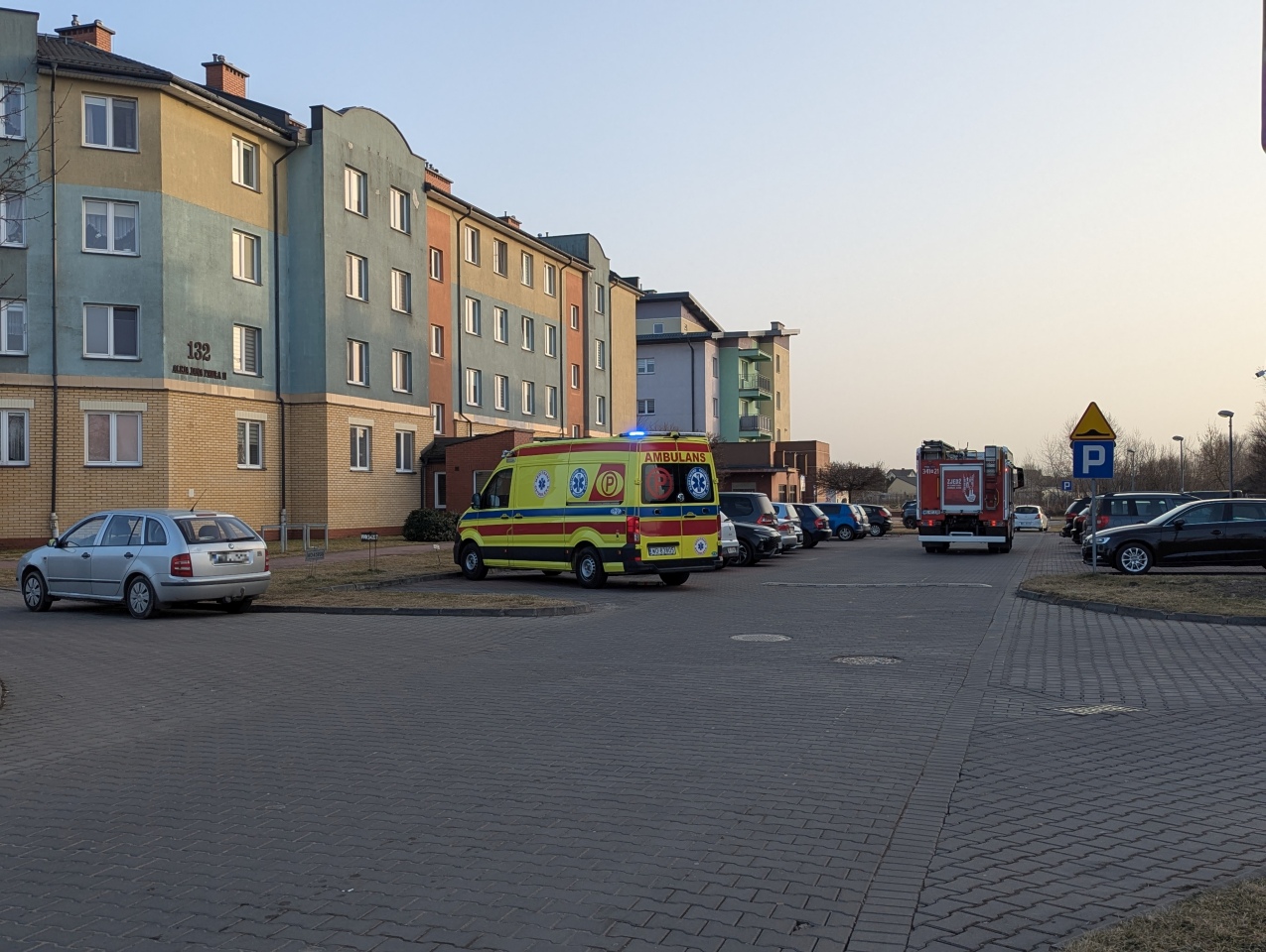 Interwencja służb ratunkowych przy al. Jana Pawła II [11.03.2026] - zdjęcie #2 - eOstroleka.pl