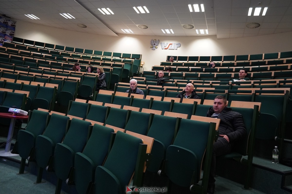Spotkanie z Jackiem Międlarem w Ostrołęce [11.03.2026] - zdjęcie #16 - eOstroleka.pl