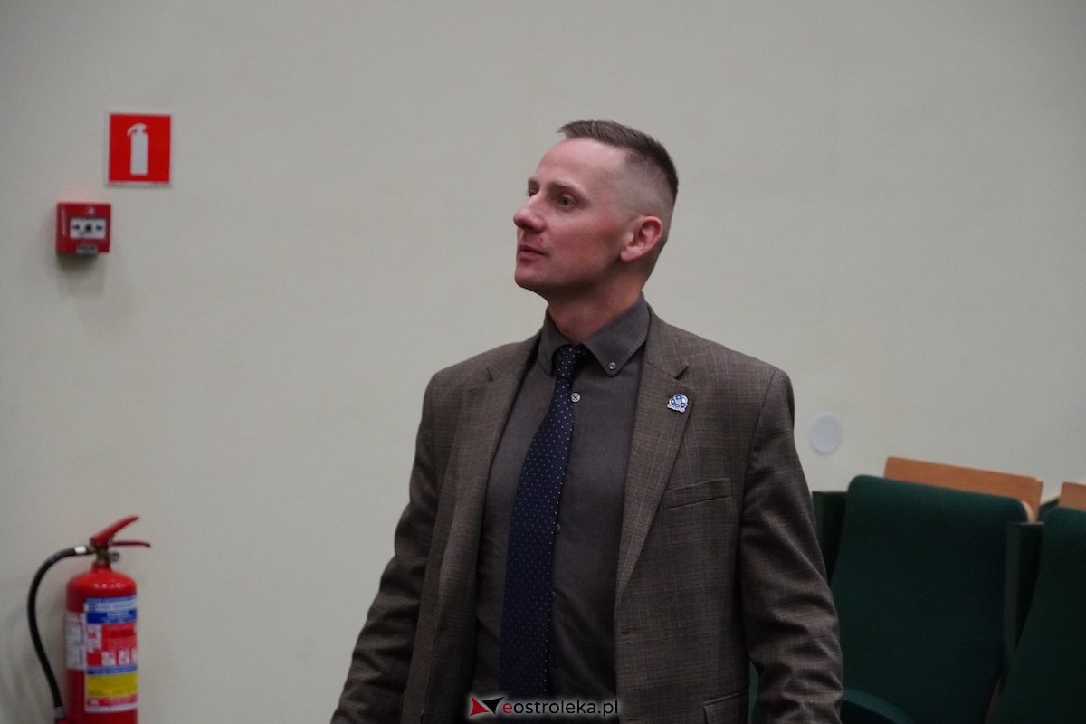 Spotkanie z Jackiem Międlarem w Ostrołęce [11.03.2026] - zdjęcie #13 - eOstroleka.pl