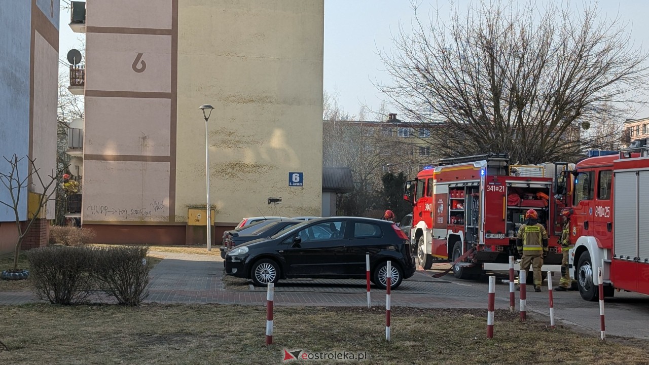 Akcja strażacka na Jaracza w ostrołęce [12.03.2026] - zdjęcie #5 - eOstroleka.pl
