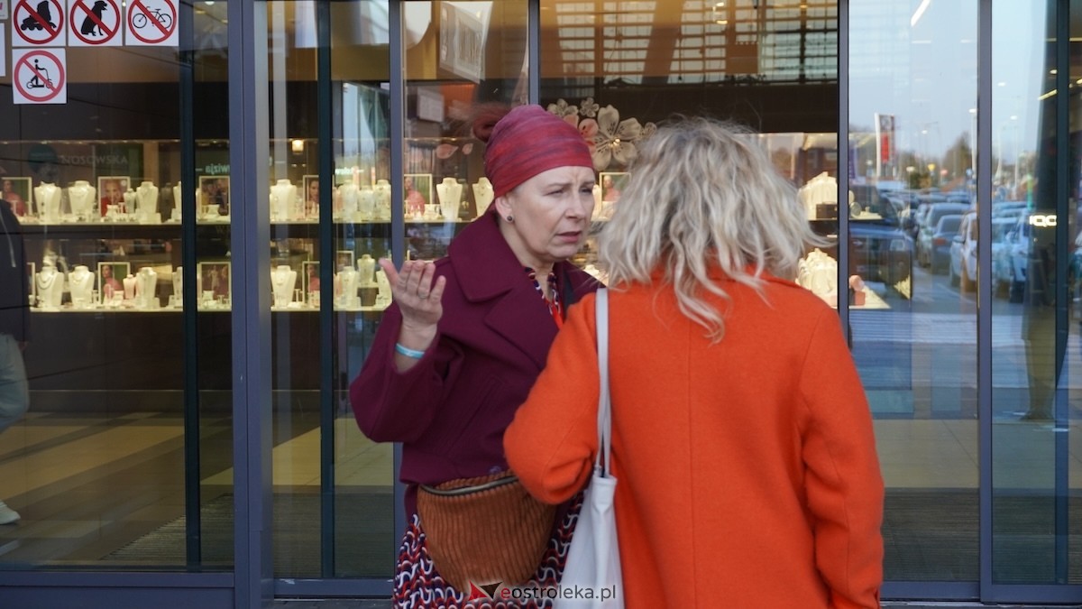 Chwila dla Jezusa w Ostrołęce. Ewangelizacja przy Galerii Bursztynowej [14.03.2026] - zdjęcie #1 - eOstroleka.pl