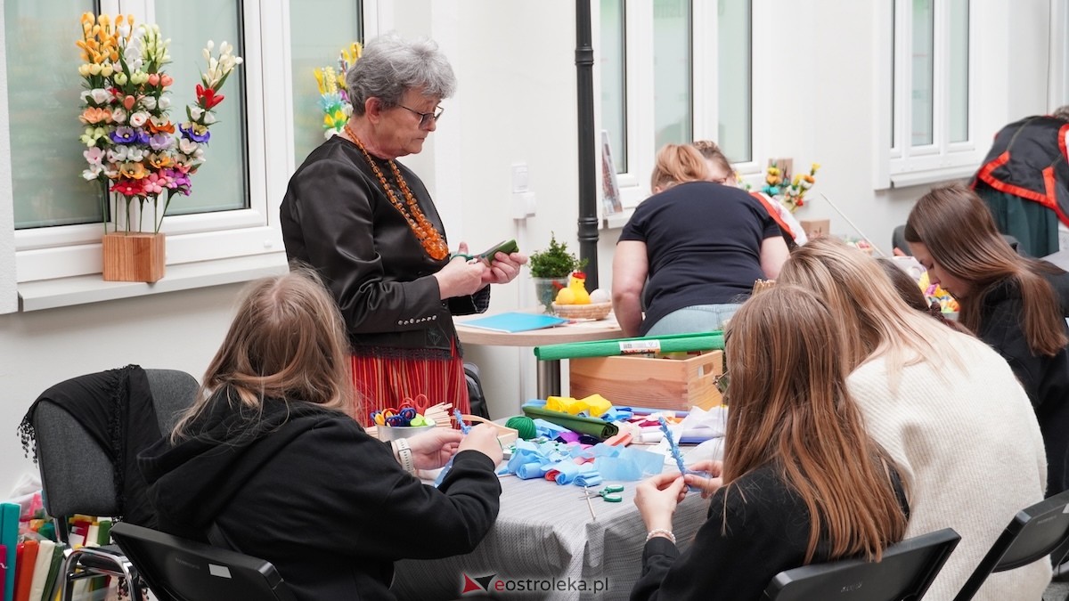 „Ido Śwenta Źelgejnocy” - warsztaty wielkanocne w Muzeum Kultury Kurpiowskiej [15.03.2026] - zdjęcie #61 - eOstroleka.pl