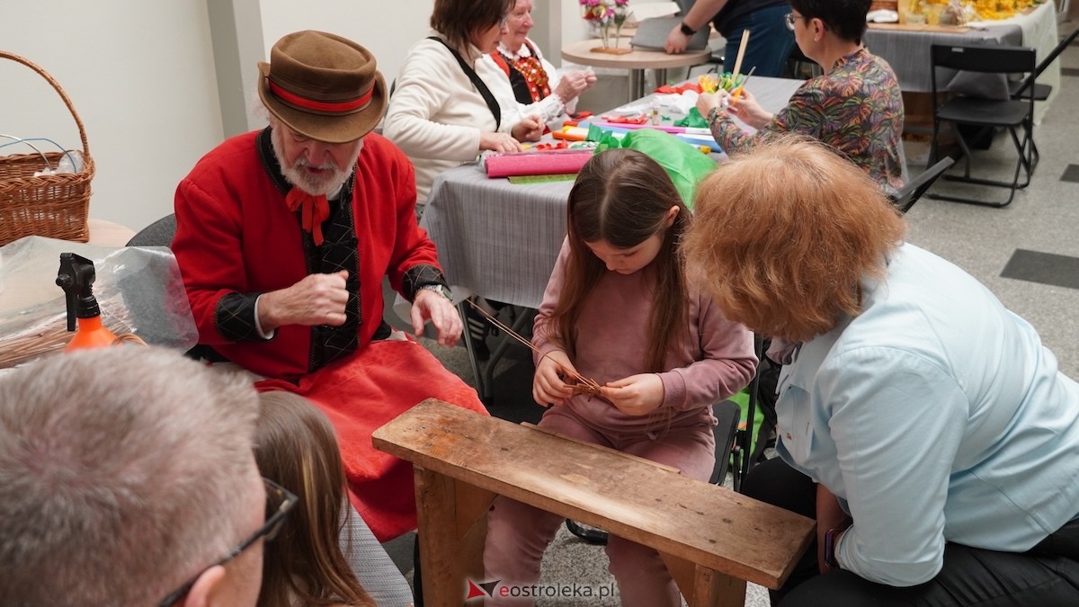 „Ido Śwenta Źelgejnocy” - warsztaty wielkanocne w Muzeum Kultury Kurpiowskiej [15.03.2026] - zdjęcie #35 - eOstroleka.pl