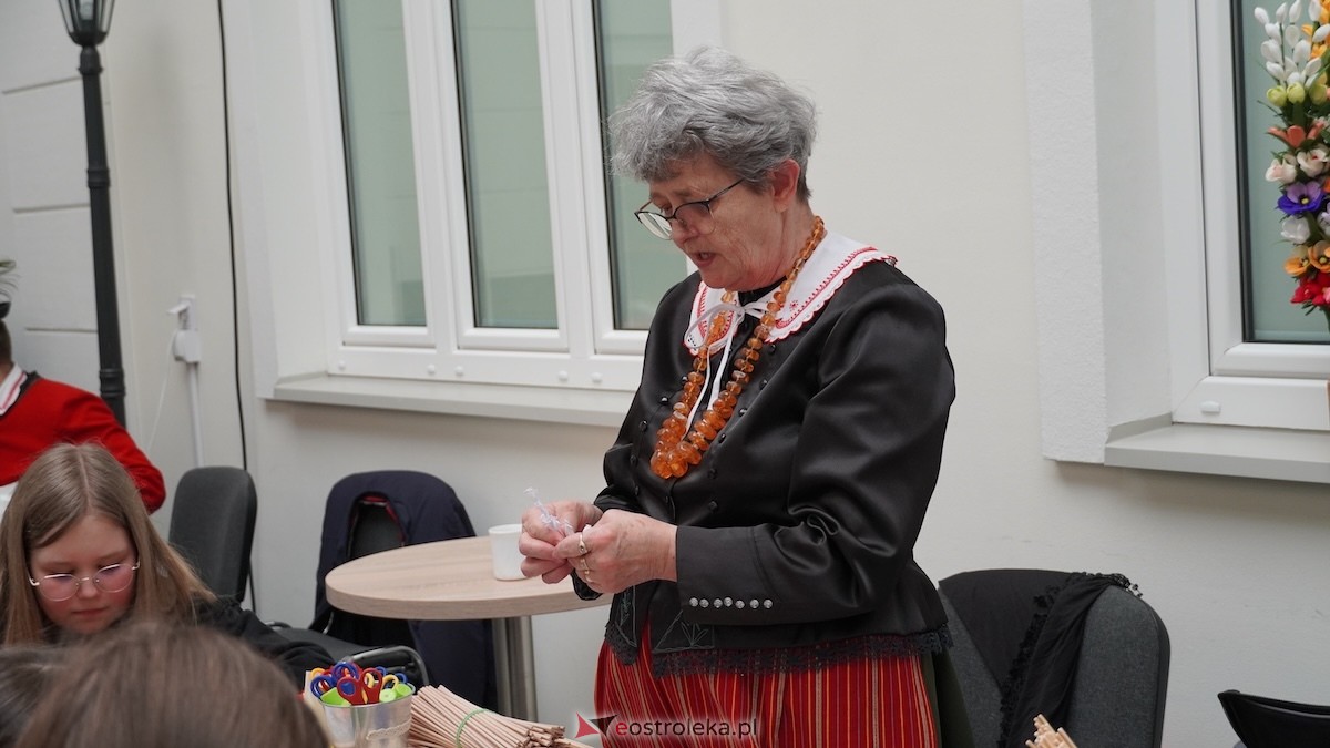 „Ido Śwenta Źelgejnocy” - warsztaty wielkanocne w Muzeum Kultury Kurpiowskiej [15.03.2026] - zdjęcie #9 - eOstroleka.pl