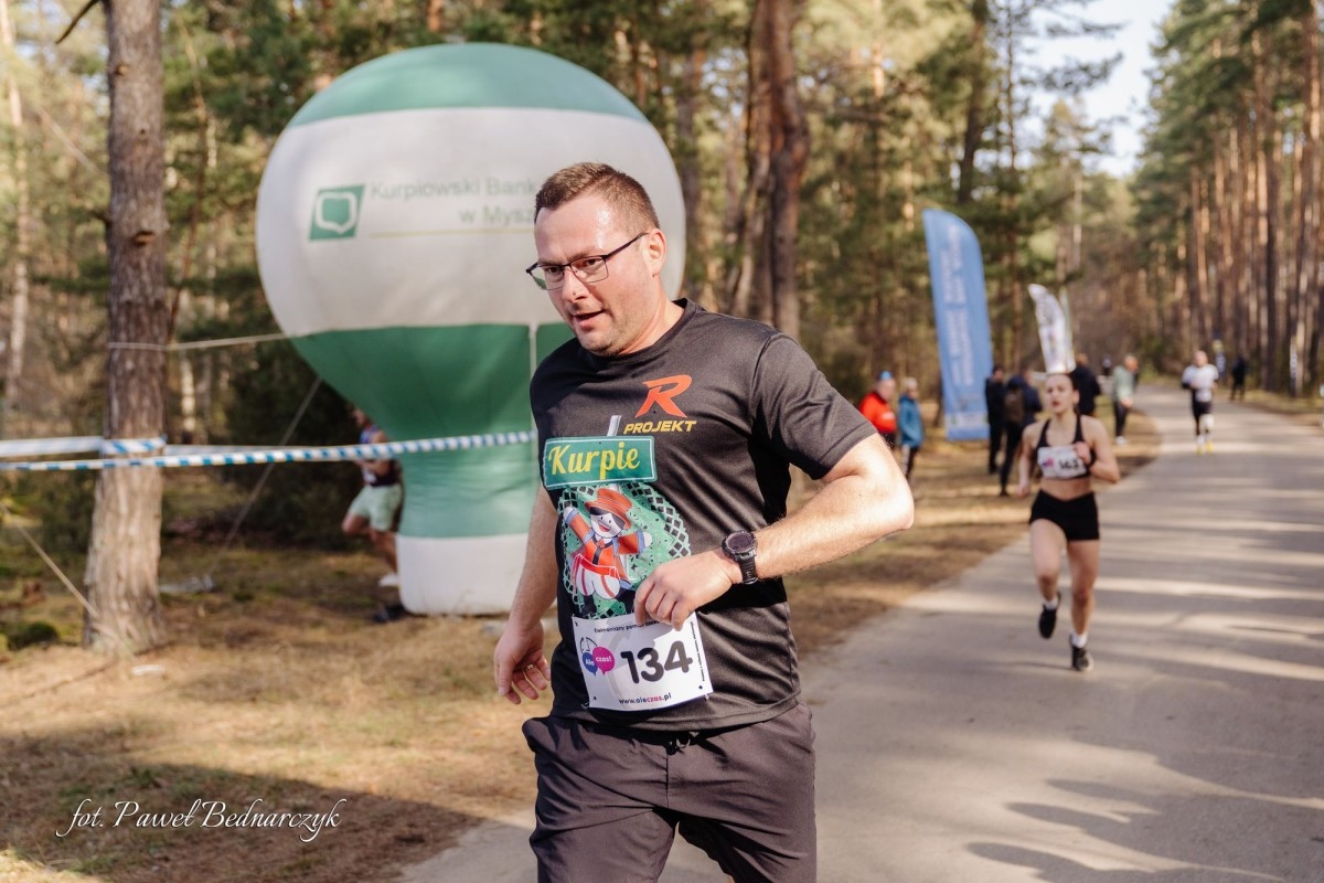 Serafin gościł biegaczy i miłośników Nordic Walking. Tak wyglądał VIII Kurpiowski Bieg Morsa [08.03.2026]  - zdjęcie #241 - eOstroleka.pl