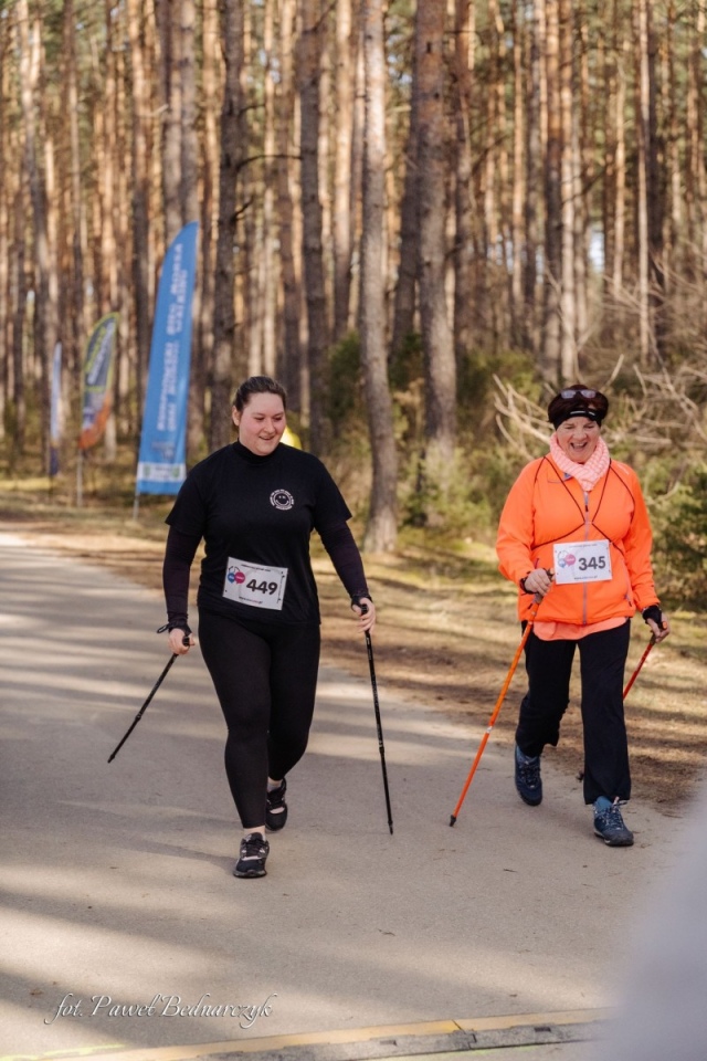 Serafin gościł biegaczy i miłośników Nordic Walking. Tak wyglądał VIII Kurpiowski Bieg Morsa [08.03.2026]  - zdjęcie #111 - eOstroleka.pl