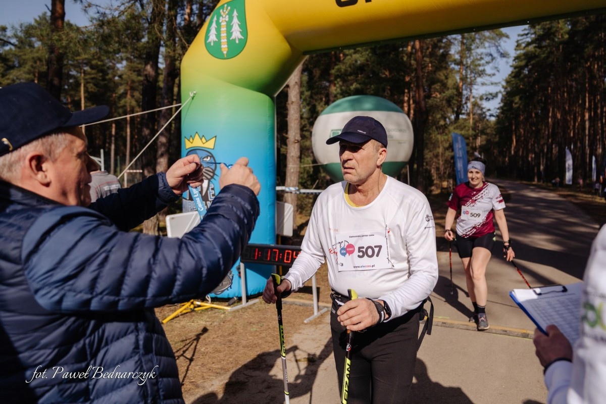 Serafin gościł biegaczy i miłośników Nordic Walking. Tak wyglądał VIII Kurpiowski Bieg Morsa [08.03.2026]  - zdjęcie #107 - eOstroleka.pl