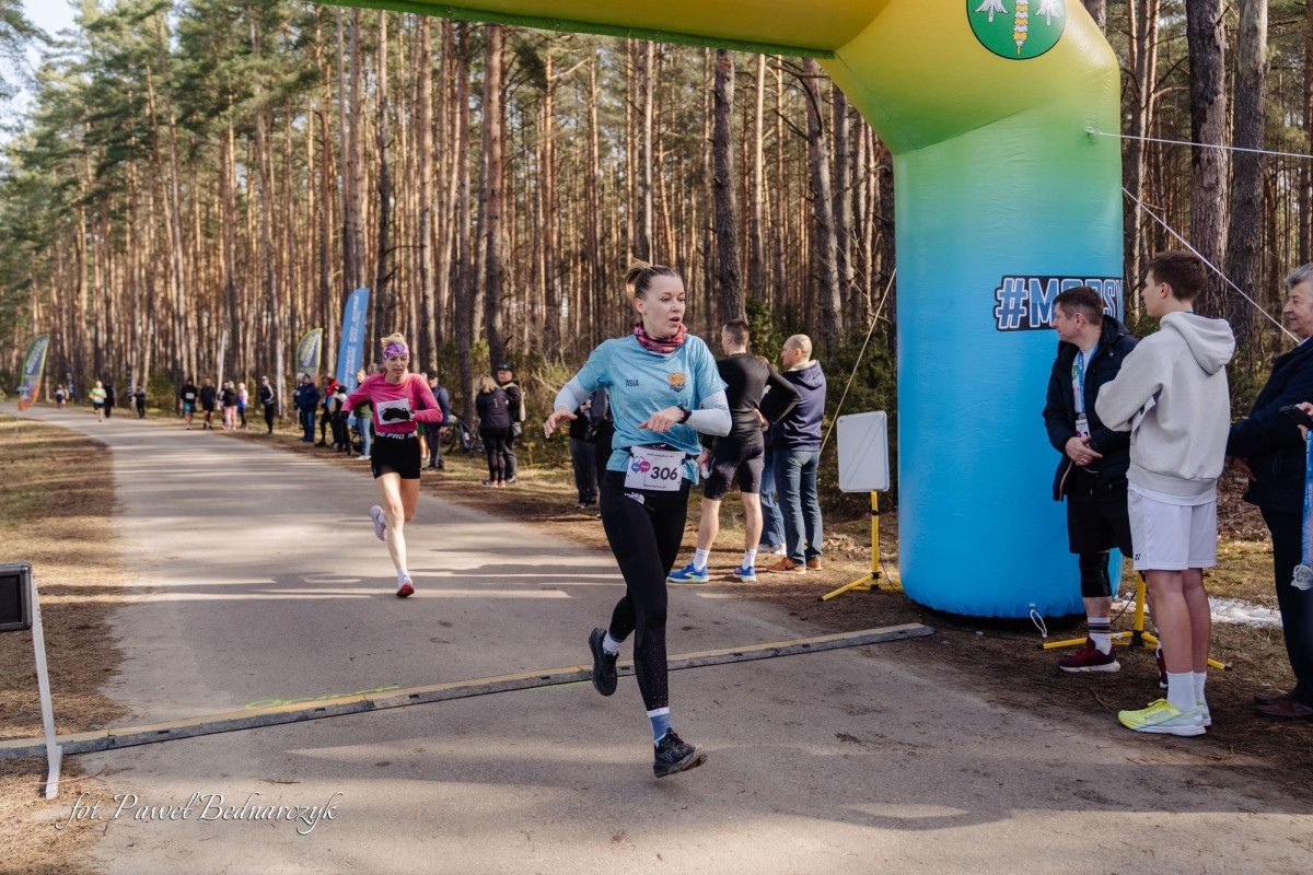 Serafin gościł biegaczy i miłośników Nordic Walking. Tak wyglądał VIII Kurpiowski Bieg Morsa [08.03.2026]  - zdjęcie #228 - eOstroleka.pl