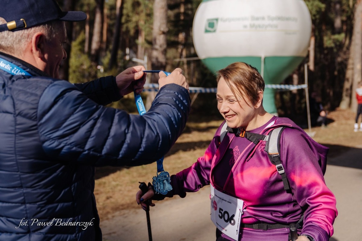 Serafin gościł biegaczy i miłośników Nordic Walking. Tak wyglądał VIII Kurpiowski Bieg Morsa [08.03.2026]  - zdjęcie #102 - eOstroleka.pl