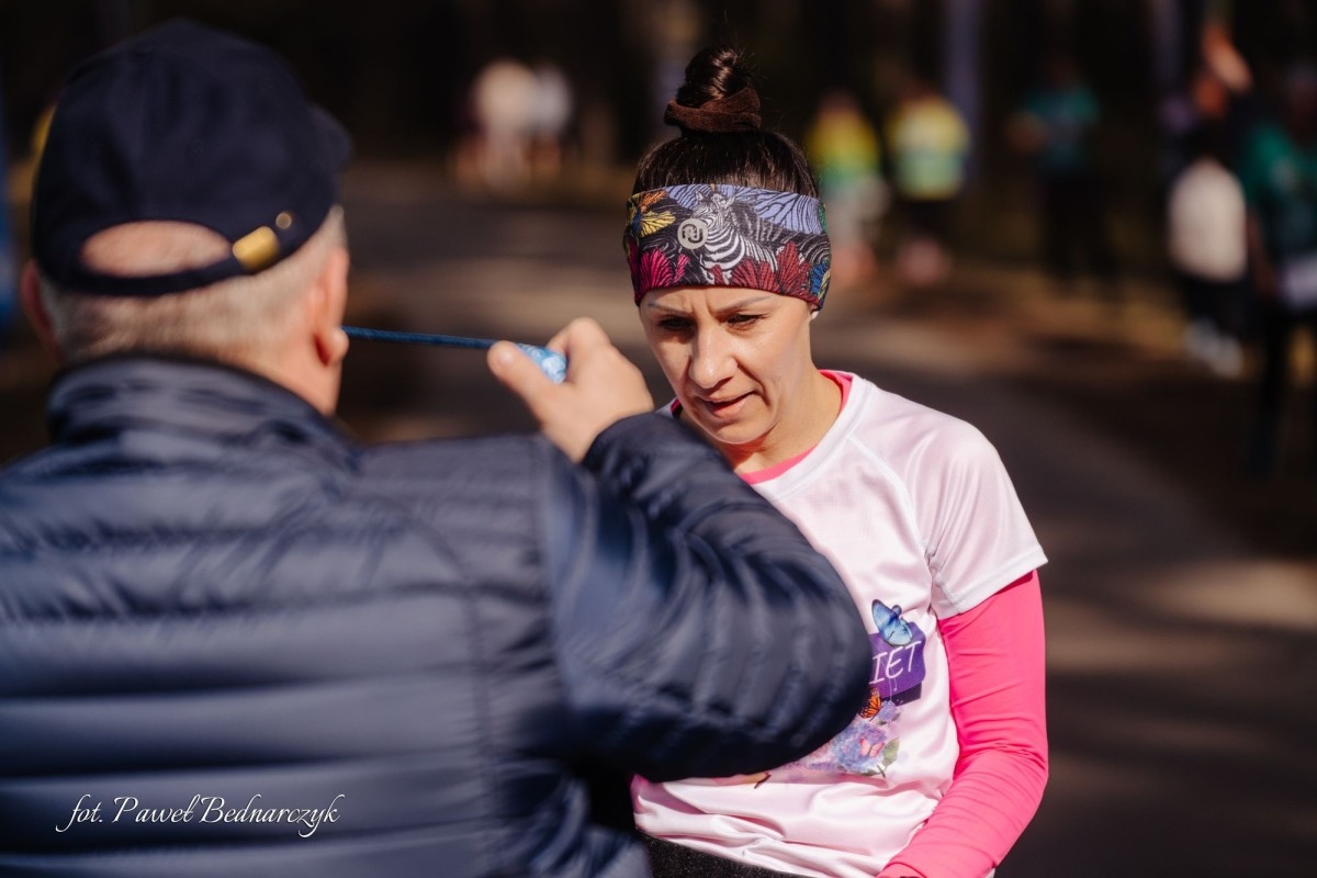 Serafin gościł biegaczy i miłośników Nordic Walking. Tak wyglądał VIII Kurpiowski Bieg Morsa [08.03.2026]  - zdjęcie #95 - eOstroleka.pl