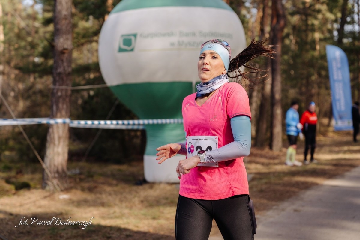 Serafin gościł biegaczy i miłośników Nordic Walking. Tak wyglądał VIII Kurpiowski Bieg Morsa [08.03.2026]  - zdjęcie #216 - eOstroleka.pl