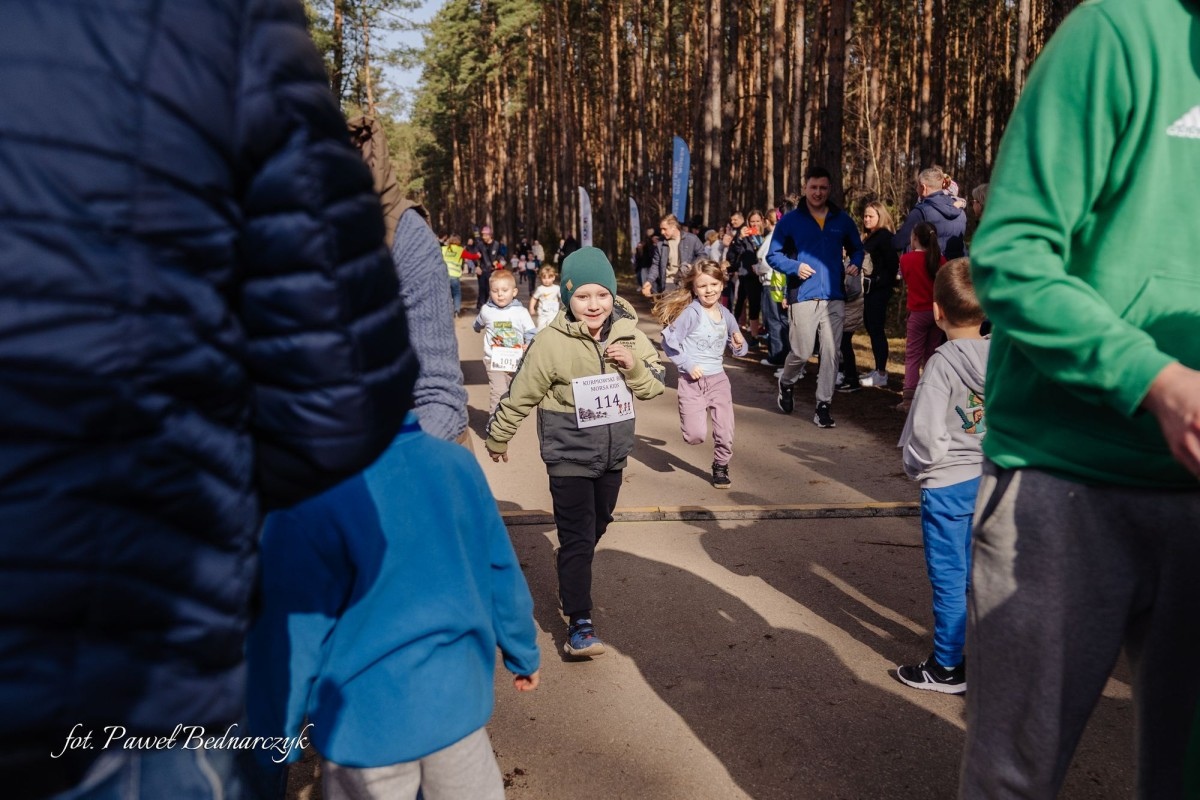 Serafin gościł biegaczy i miłośników Nordic Walking. Tak wyglądał VIII Kurpiowski Bieg Morsa [08.03.2026]  - zdjęcie #83 - eOstroleka.pl