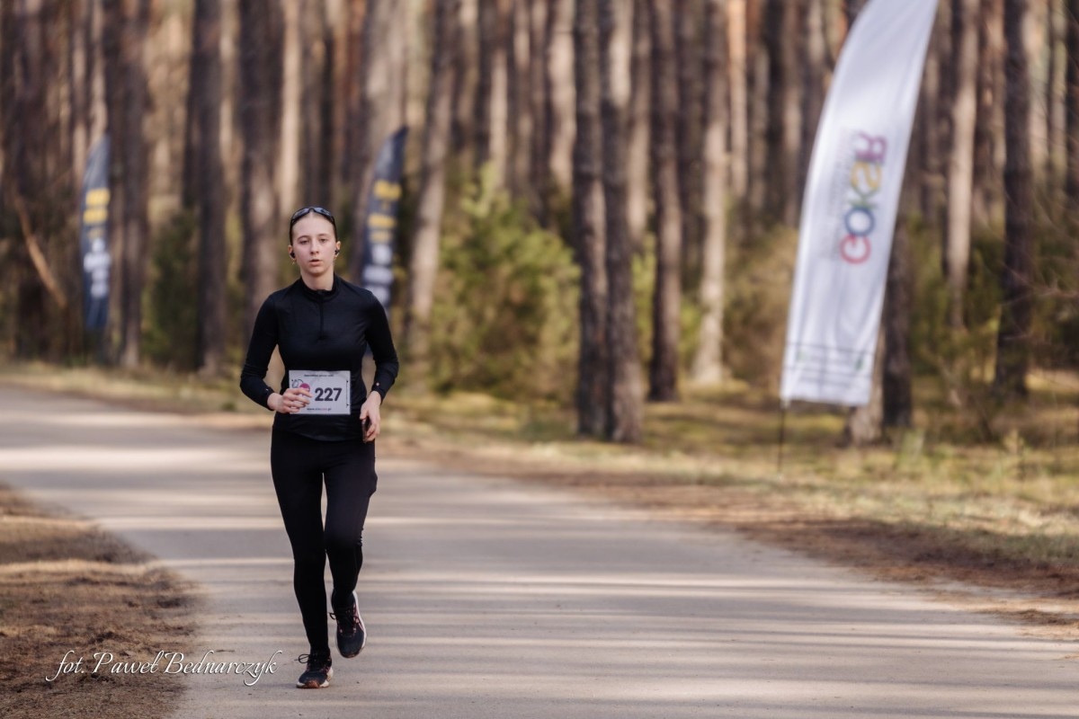 Serafin gościł biegaczy i miłośników Nordic Walking. Tak wyglądał VIII Kurpiowski Bieg Morsa [08.03.2026]  - zdjęcie #198 - eOstroleka.pl