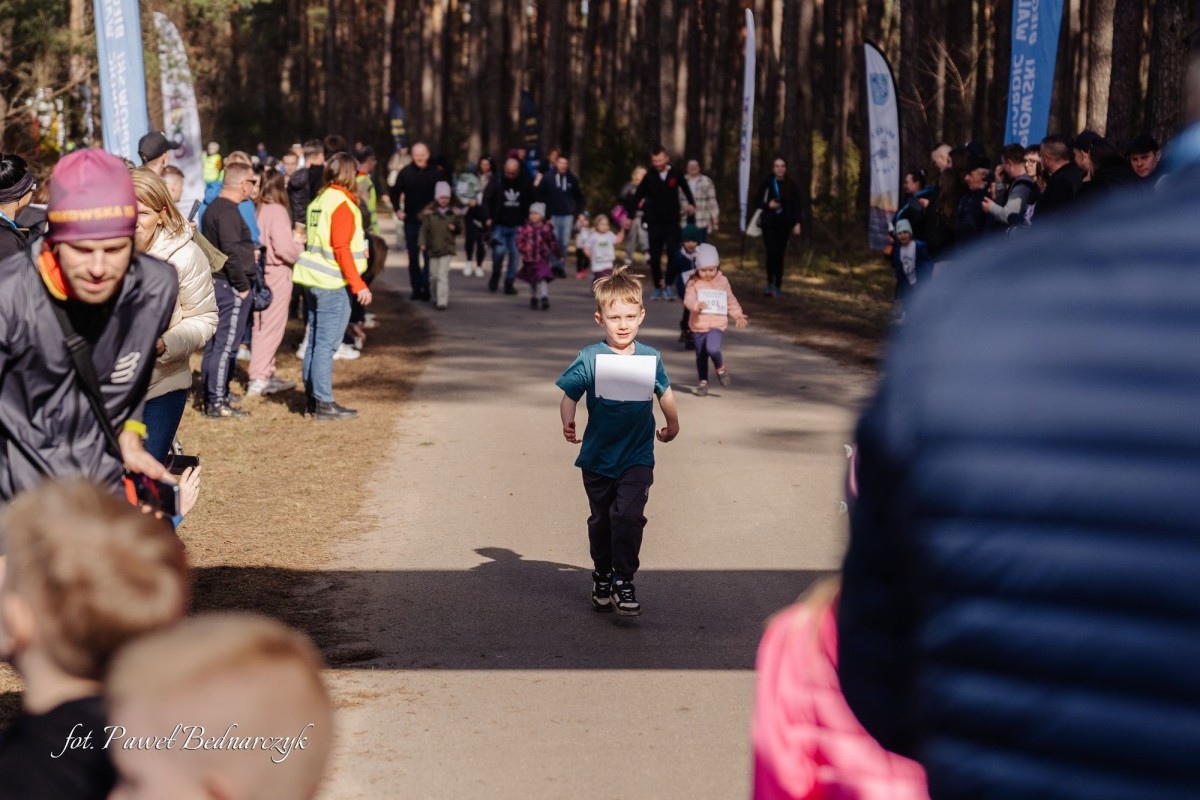 Serafin gościł biegaczy i miłośników Nordic Walking. Tak wyglądał VIII Kurpiowski Bieg Morsa [08.03.2026]  - zdjęcie #78 - eOstroleka.pl