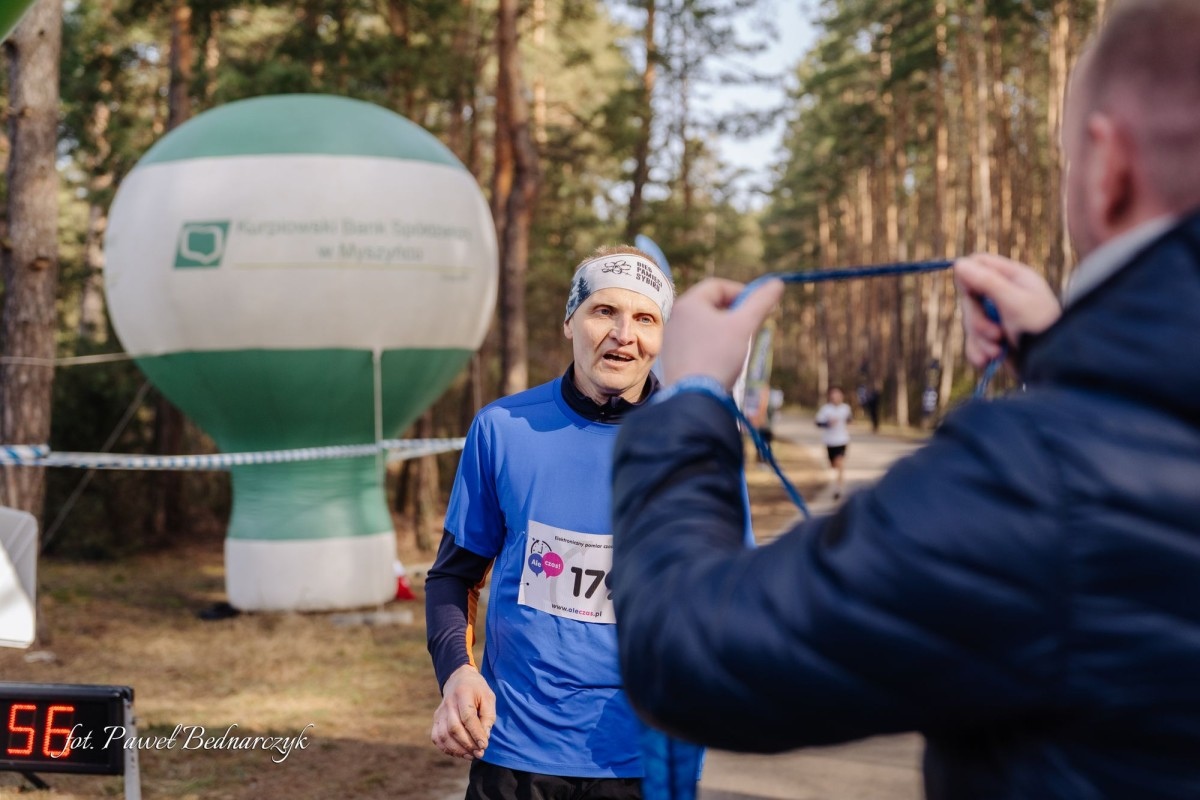 Serafin gościł biegaczy i miłośników Nordic Walking. Tak wyglądał VIII Kurpiowski Bieg Morsa [08.03.2026]  - zdjęcie #194 - eOstroleka.pl