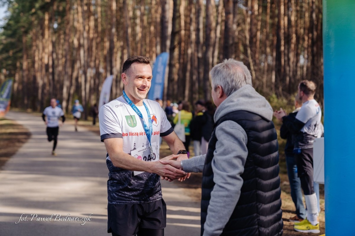 Serafin gościł biegaczy i miłośników Nordic Walking. Tak wyglądał VIII Kurpiowski Bieg Morsa [08.03.2026]  - zdjęcie #192 - eOstroleka.pl