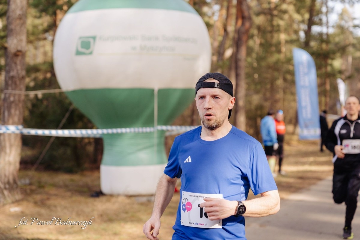 Serafin gościł biegaczy i miłośników Nordic Walking. Tak wyglądał VIII Kurpiowski Bieg Morsa [08.03.2026]  - zdjęcie #185 - eOstroleka.pl