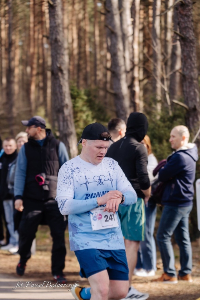 Serafin gościł biegaczy i miłośników Nordic Walking. Tak wyglądał VIII Kurpiowski Bieg Morsa [08.03.2026]  - zdjęcie #182 - eOstroleka.pl